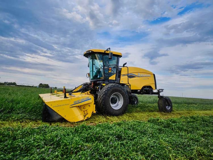 New Holland Introduces Speedrower 1 Series Windrowers for Hay and Forage Growers