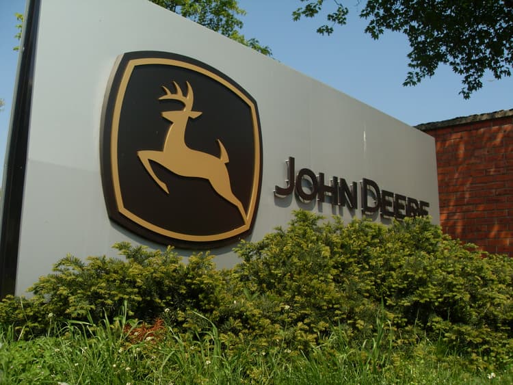 John Deere and SpaceX Join Forces to Transform Rural Communication for Farmers through Satellite Innovation